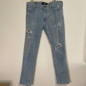 Hollister Men’s distressed Skinny Fit Epic Flex light wash jeans 32 x 30